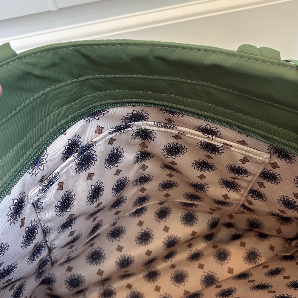 Vera Bradley Green Quilted Zip Tote Bag Pockets Travel Weekend Beach 48hr NEW - Picture 9 of 15